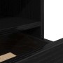 Detailansicht: Schwarzer Nachttisch mit Schublade und Regal aus Holzwerkstoff.