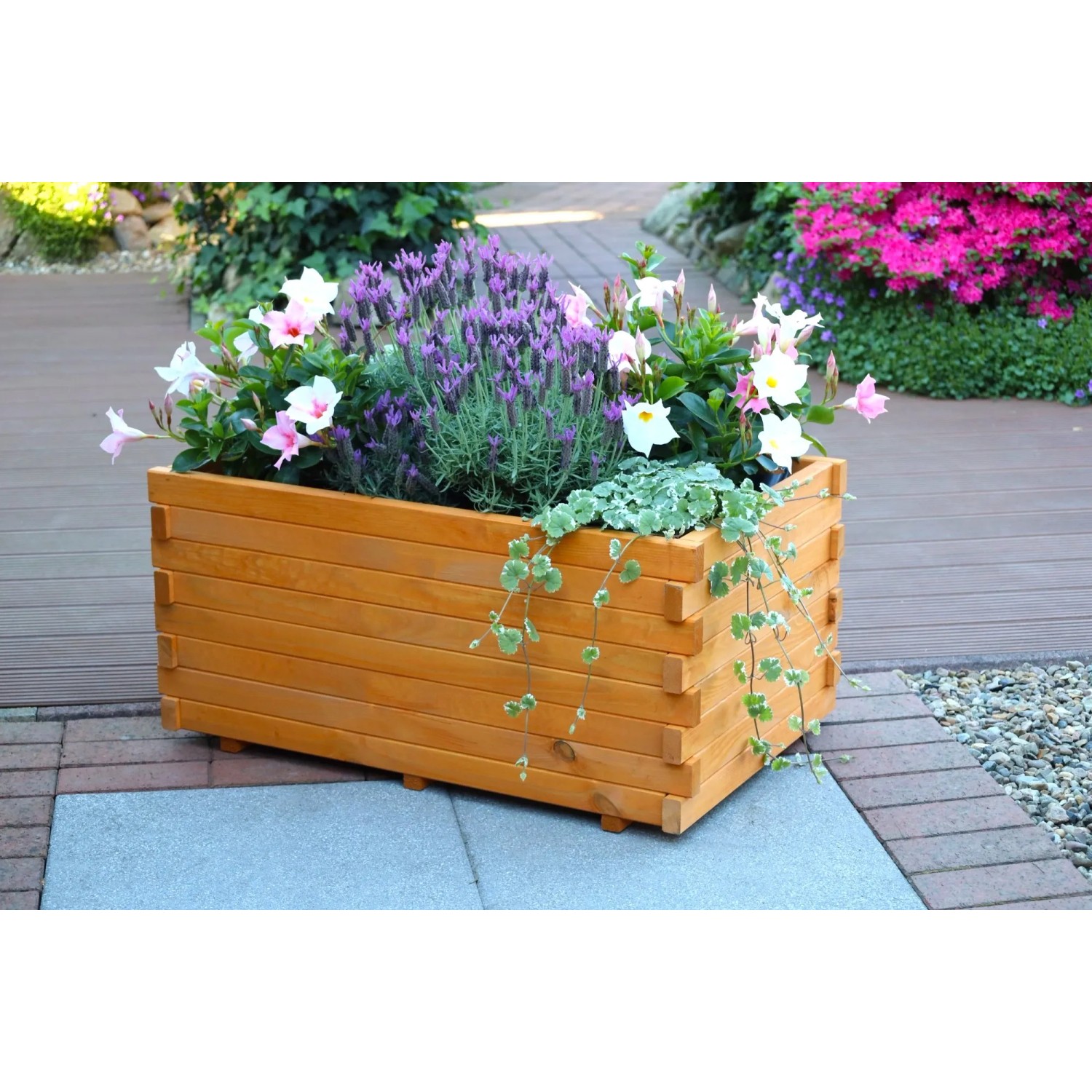 kerzenklammer Wandleuchter aus alten Backformen und … – Bild kaufen – 12478160 ❘ living4media Brennende kerze