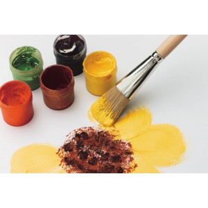 LUX Ausbesserungspinsel Größe 5 mit Farbtöpfen und Farbflecken in Gelb und Braun.