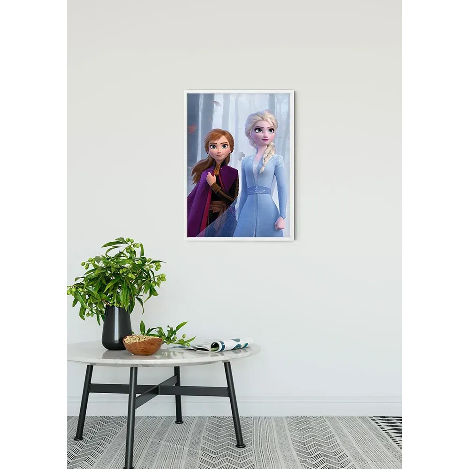 Komar Wandbild Frozen Sisters Wood, 30x40 cm, mit Anna und Elsa im weißen Rahmen.