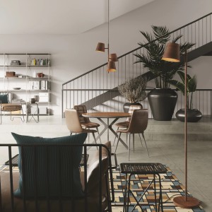 Luce Design Stehleuchte Colt, 1-flammig, Edelrost, Ø 25 cm im Wohnraum.