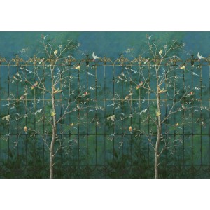 Komar Fototapete: Vögel in Grün und Blau vor Zaun, 4x2,5m. Dekorative Vliestapete für Wohnräume.