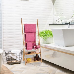 Relaxdays Handtuchleiter Bambus Natur Freistehend Klappbar mit 2 Ablagen 134 cm x 53 cm x 31,5 cm 2,6 kg