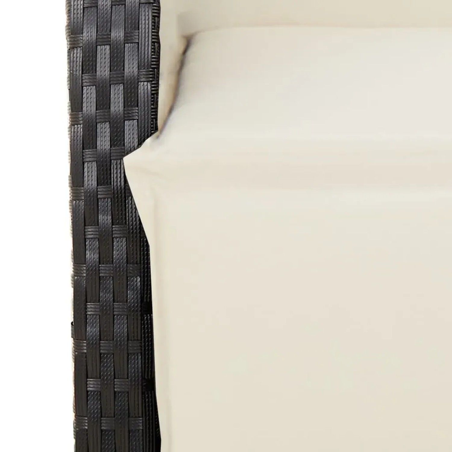 Detailansicht: Schwarzer Poly Rattan Gartenstuhl mit cremefarbenem Kissen der vidaXL 7-tlg Essgruppe.