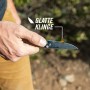 Gerber Zilch Taschenmesser mit glatter Klinge in der Hand, ideal für Camping und Outdoor.