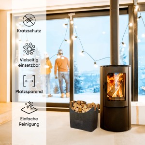 Dunkelgrauer Evocamp Kaminholzkorb aus Filz mit Holzgriffen neben Kaminofen.