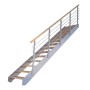 Treppe Kos mit 16 Eiche Natur Stufen, grauem Metallgeländer und Handlauf aus Eiche.