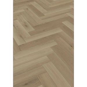 Heller Klebe-Vinylboden Herringbone Matteo Oak in Holzoptik mit Fischgrätmuster.