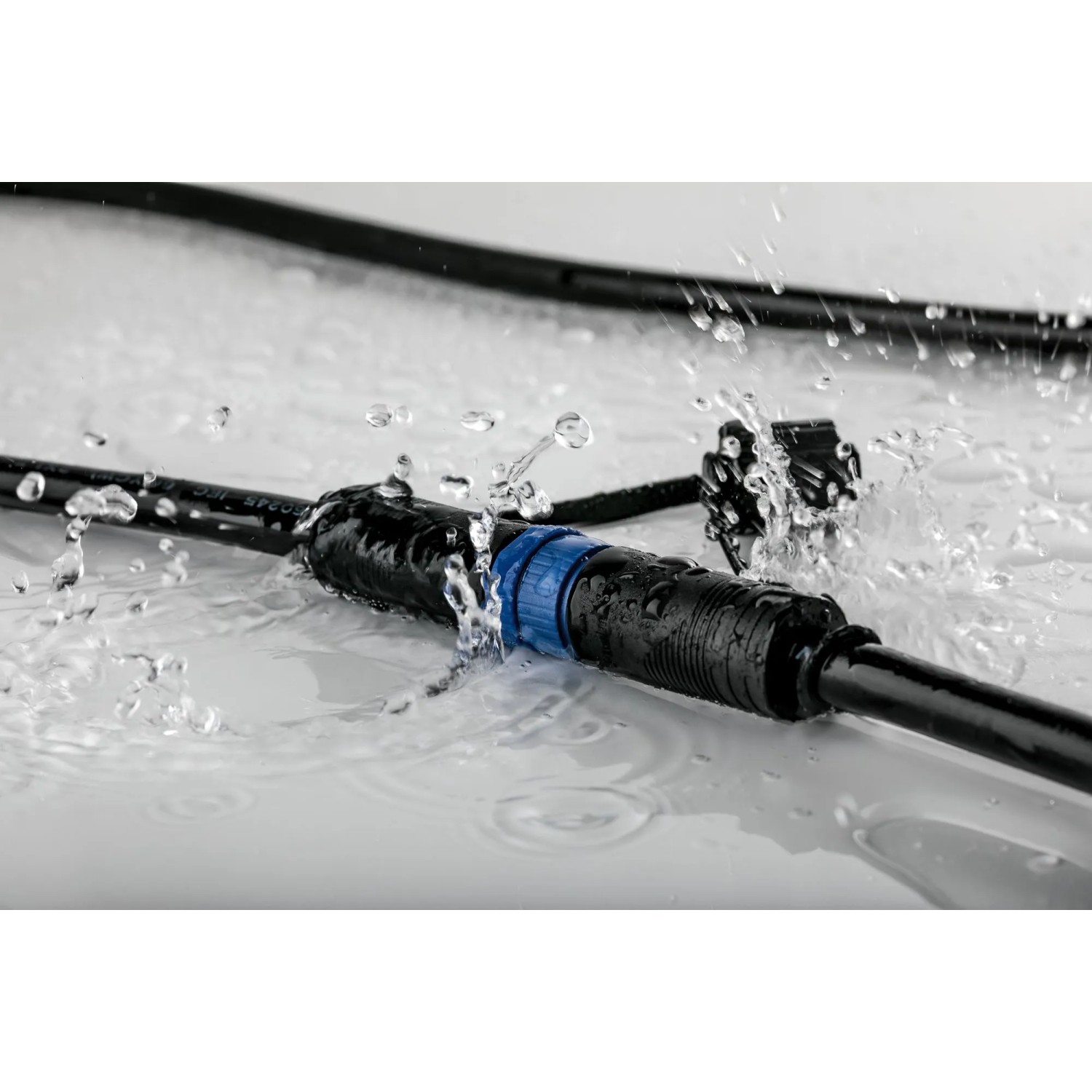 Detailaufnahme des wasserdichten Steckverbinders des Paulmann Plug & Shine Systems.