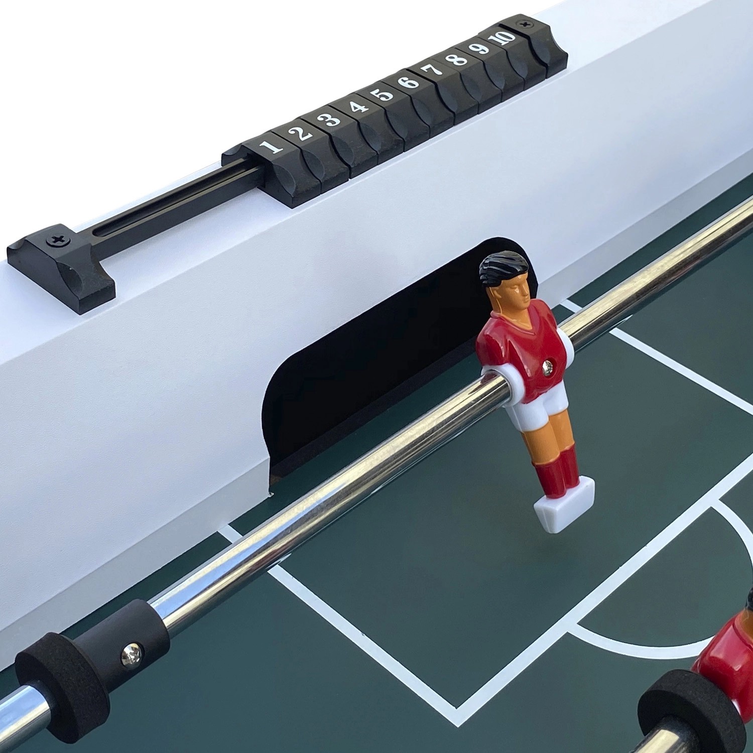 Detailansicht: Cougar Tischkicker Scorpion Kick TS, faltbar, weiß, mit Spielern und Torzähler.