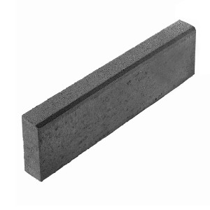 Tiefbordstein in Anthrazit, 100x20x8 cm, aus Beton für Beet- und Wegeinfassung.