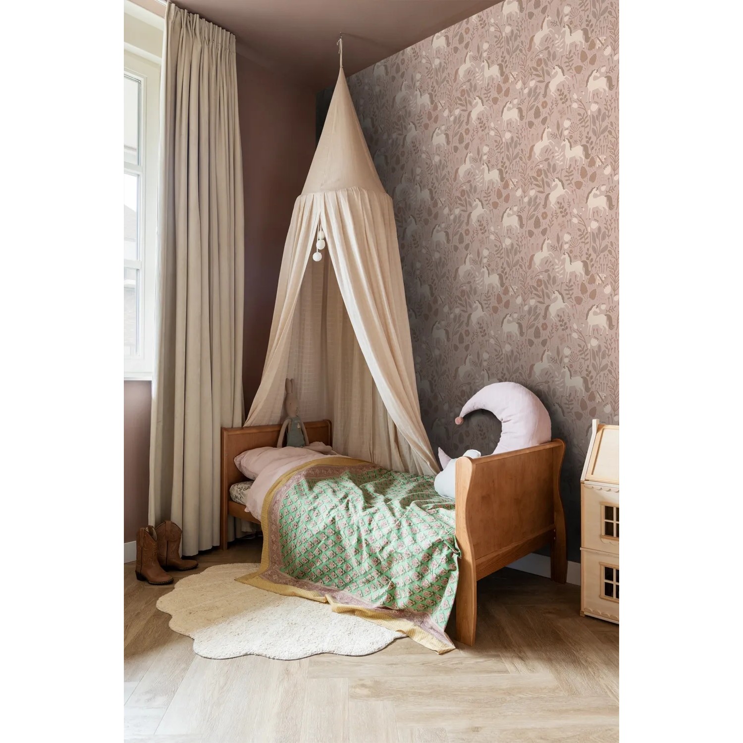 Kinderzimmer mit altrosa ESTAhome Tapete mit Einhörnern, Vliestapete.