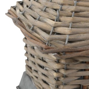 Detailaufnahme: Korbweide Vogelhaus, Teil eines 3er Sets. Naturmaterialien und handgeflochten.