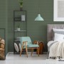 Wohnraum mit grüner Vliestapete Trendwall 2 Art Deco mit Goldmuster.