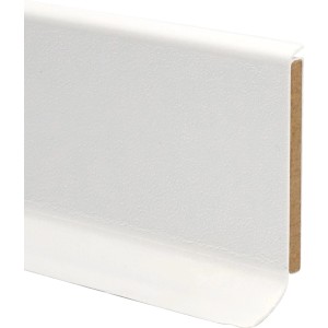 Weiße Kernsockelleiste, 60 mm hoch, für saubere Wandabschlüsse.