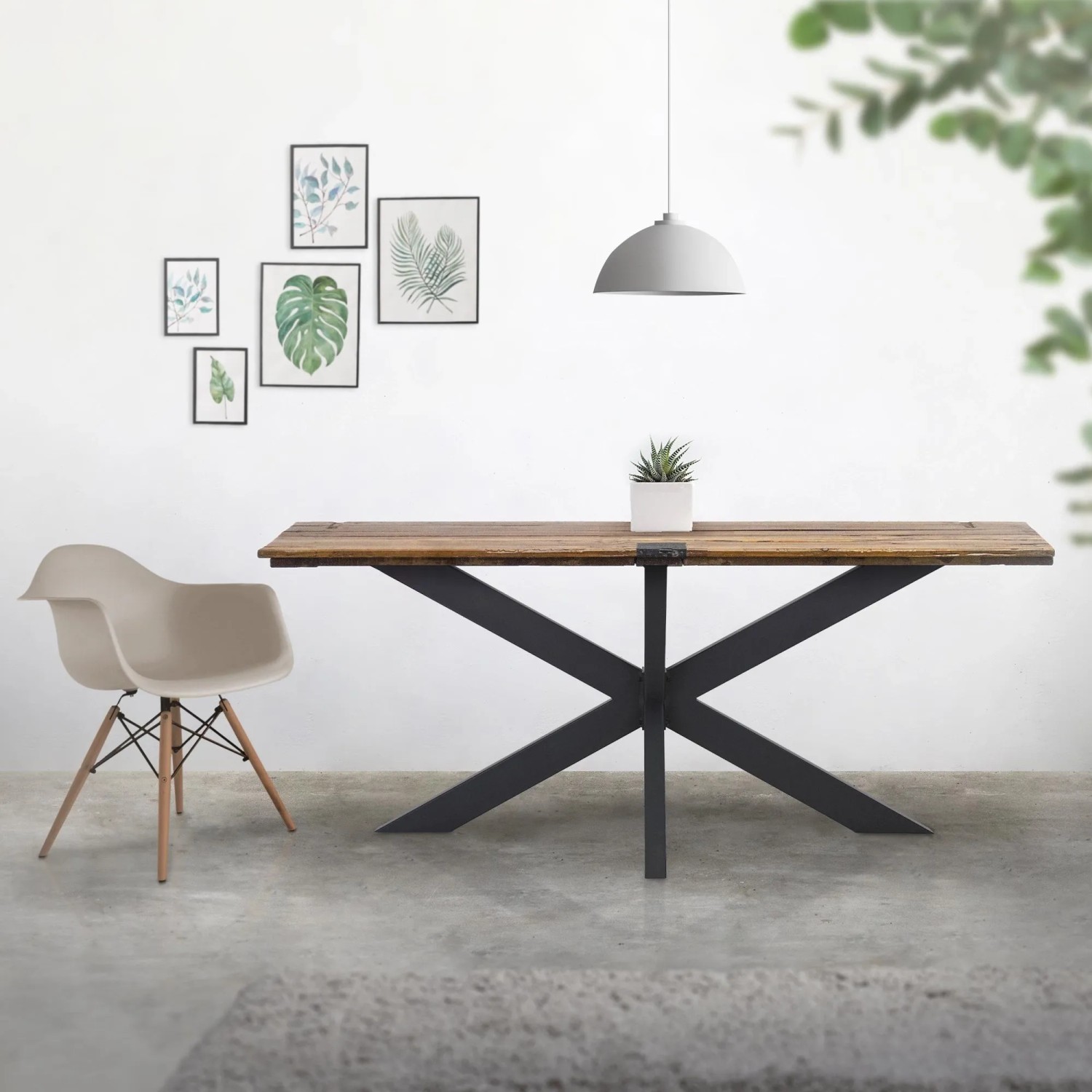 Esstisch mit schwarzem ML-Design Tischgestell Spider im X-Design. Kreuzgestell aus Metall.
