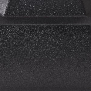 Detailaufnahme der schwarzen Brilliant Außenwandleuchte Carleen mit Bewegungsmelder.