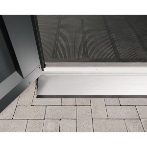 Hörmann EcoStar Bodenschwellenrampe für Gartenhaus-Tür, Innen- und Außenbereich.