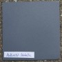 Detailaufnahme Pflanzkübel Säule Fiberglas, Farbe Anthrazit-Metallic.