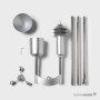 Homematic IP Wettersensor plus Einzelteile: silberner Regenmesser, Windmesser, Sensoren und Edelstahlmast auf weißem Grund.
