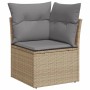 Beige Garten-Sofagarnitur Ecke aus Polyrattan mit grauen Kissen.