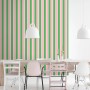 ESTAhome Vliestapete mit grünen und rosa Streifen an einer modernen Esszimmerwand. Dekorative Tapete für stilvolle Akzente.