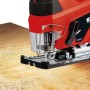 Einhell Akku-Stichsäge TC-JS 18/70 beim Sägen von Holz. Stichsäge mit Akku und Ladegerät.