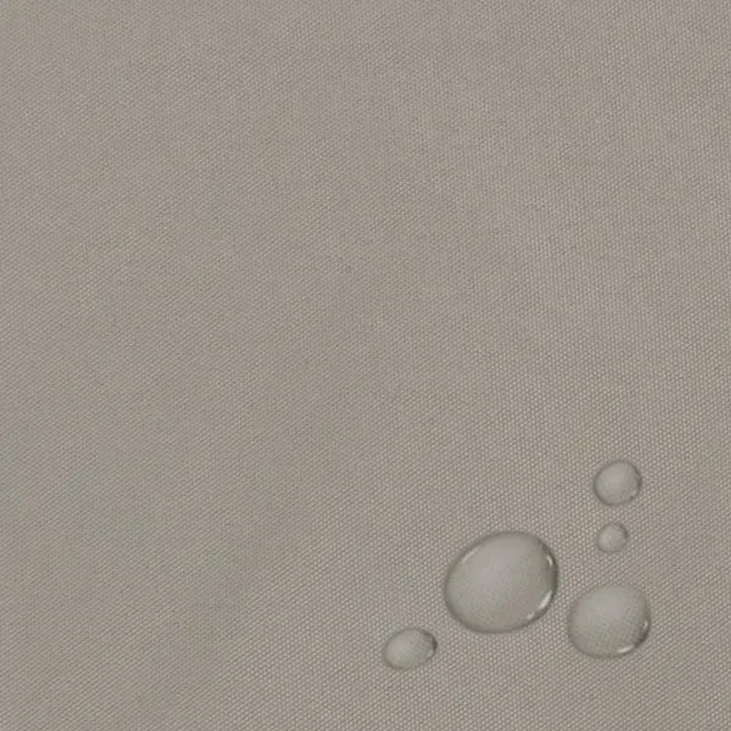 Detailaufnahme: Wasserabweisendes, graues Sonnensegel mit Wassertropfen.