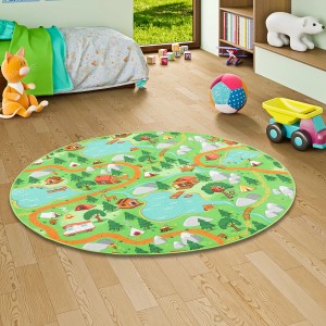 Runder, grüner Kinderteppich mit Campingplatz-Motiv (200 cm Durchmesser).