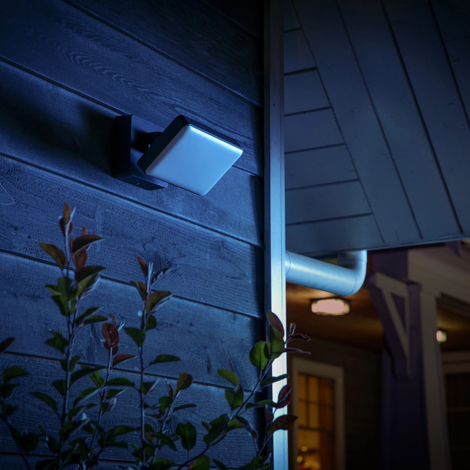 Philips Hue Discover LED-Wandleuchte für den Außenbereich, Aluminiumgehäuse, smarte Steuerung.