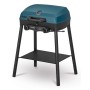 Enders Camping-Gasgrill Explorer II Pro mit blau-grauer Haube und schwarzem Gestell.