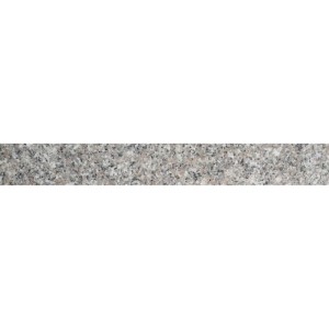 Polierter Granit Sockel in Rosa, 61x8cm. Ideal für den Abschluss von Bodenbelägen.