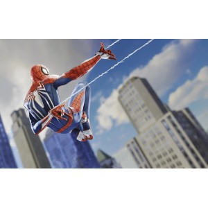 Komar Spider-Man Fototapete: Spider-Man schwingt sich vor Wolkenkratzern an seinem Netz.