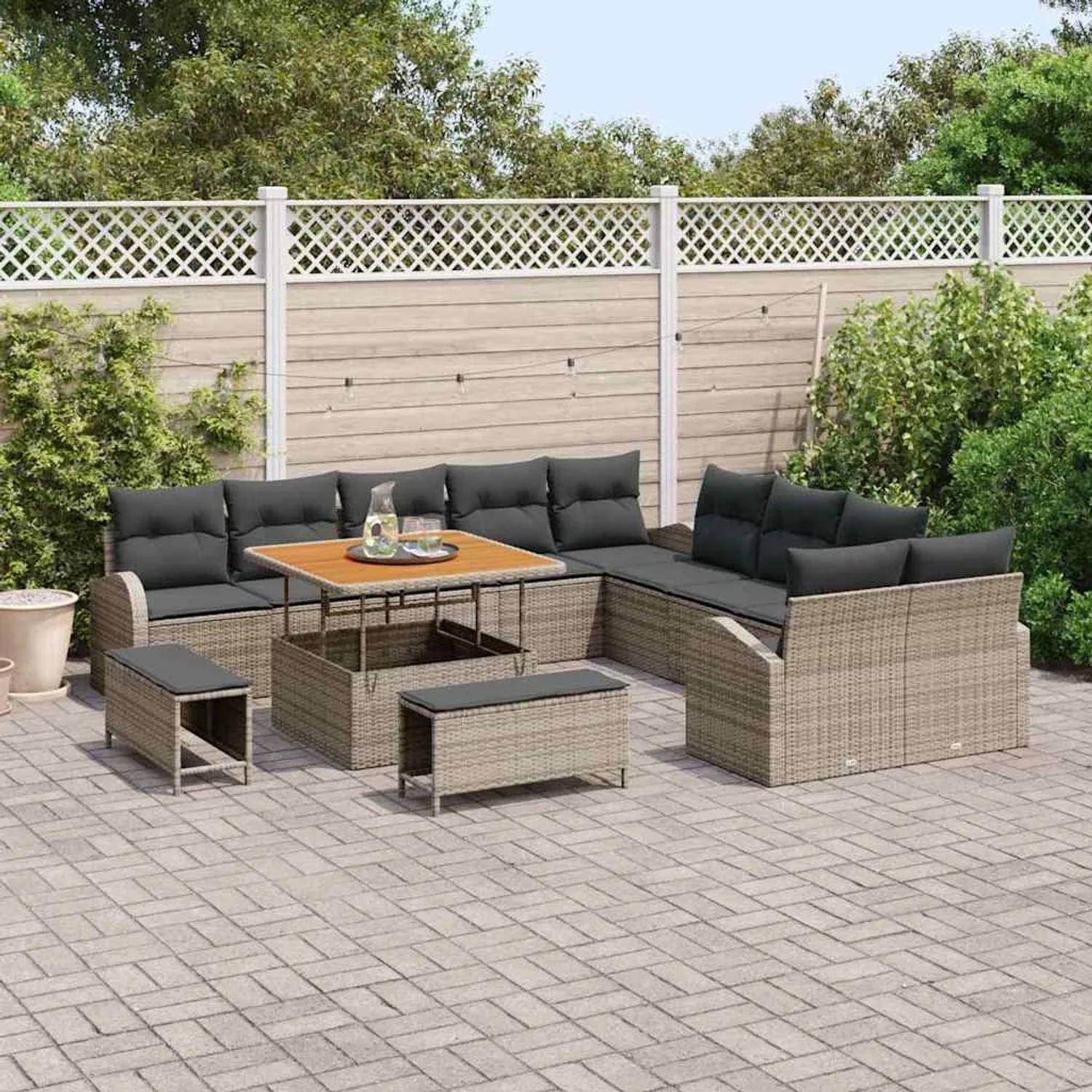 Graues 13-tlg. vidaXL Garten-Sofa-Set aus Poly Rattan mit Tisch und Kissen für Terrasse und Garten.