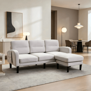 Beiges Merax L-Sofa mit Chaiselongue und Seitentasche im modernen Wohnzimmer. Komfortables Ecksofa.
