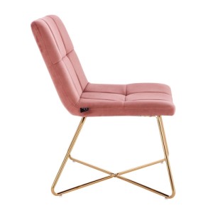 Svita Lynn Loungesessel in Altrosa Samt, gesteppt, mit eleganten goldenen Metallbeinen. Bequemer Polsterstuhl.