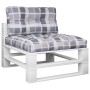 Graues Palettenkissen-Set mit Karomuster, bestehend aus Sitz- und Rückenkissen, auf weißem Palettensofa. Gartenmöbel.