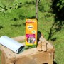 Solabiol Leimring 5m mit Verpackung und Bindfaden auf Holzkiste vor Baum und Rasen.