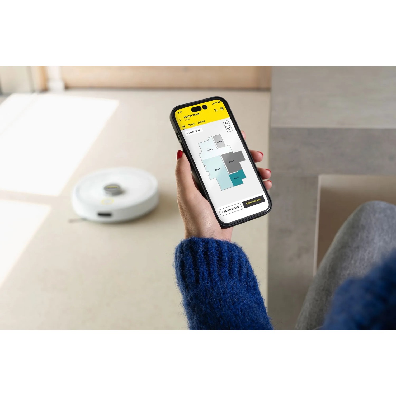 Kärcher Saugroboter RVC 3 mit App-Steuerung und Zubehör im Einsatz.