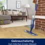 Bona Premium Spray Mop für Parkettböden im Wohnraum. Reinigungsgerät mit blauem Mikrofaser-Pad.