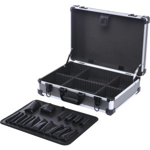 Offener LUX Aluminium Werkzeugkoffer mit Fächern und Werkzeugablage.