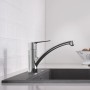 Grohe QuickFix Spültischarmatur Start Chrom mit niedrigem Auslauf auf einer Spüle.