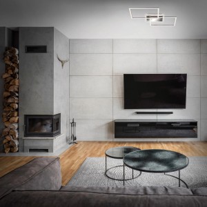 Moderne LED-Deckenleuchte Frame in Silber mit Backlight und Fernbedienung in Wohnraum.