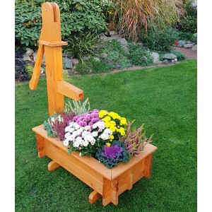 Promadino Holztrog mit Schwengelpumpe, bepflanzt mit bunten Blumen, Gartendekoration.
