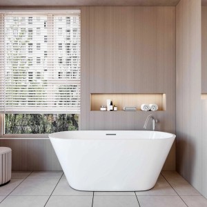 Freistehende, ovale AICA Badewanne, 150x70 cm, aus Acryl mit Zubehör.