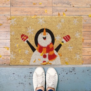 Mehrfarbige Kokos Fußmatte mit fröhlichem Schneemann-Motiv und Schneeflocken. Rutschfester Schuhabstreifer für Winter & Weihnachten.