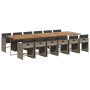 vidaXL 13-tlg. Garten-Essgruppe Grau Poly Rattan mit Holztisch und grauen Kissen.