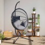 Grauer vidaXL Hängesessel Ei-Design mit Stahl-Gestell und Rattan-Korb für entspannte Stunden im Garten oder Wohnzimmer.
