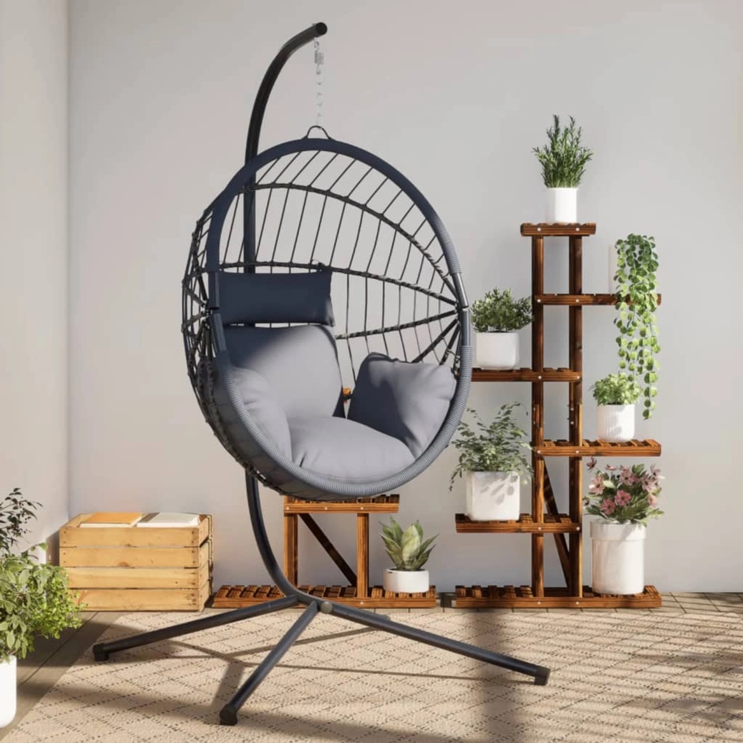 Grauer vidaXL Hängesessel Ei-Design mit Stahl-Gestell und Rattan-Korb für entspannte Stunden im Garten oder Wohnzimmer.
