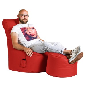 Roter Sitting Point Sessel Swing mit Fußhocker, genutzt von einer Person. Bequemer Sitzsack für entspanntes Sitzen.